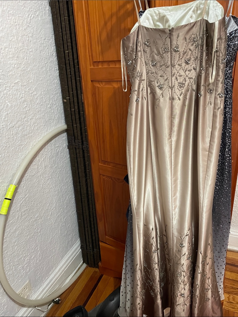 Evening gown sz 6, La Femme - Picture 5 of 6